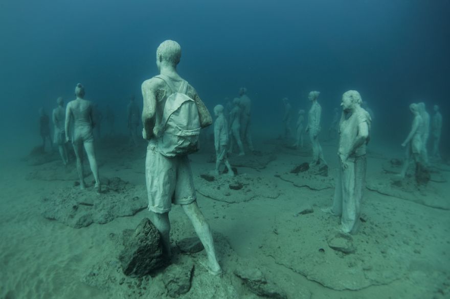 breathtaking-underwater-museum-turns-ocean-floor-into-art-gallery-and-doubles-as-artificial-ree-11__880