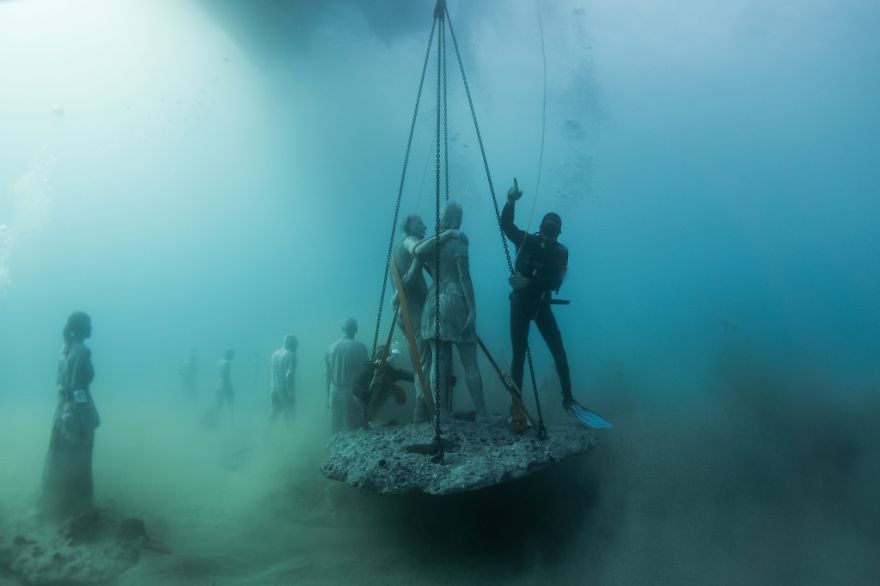 breathtaking-underwater-museum-turns-ocean-floor-into-art-gallery-and-doubles-as-artificial-ree-14__880