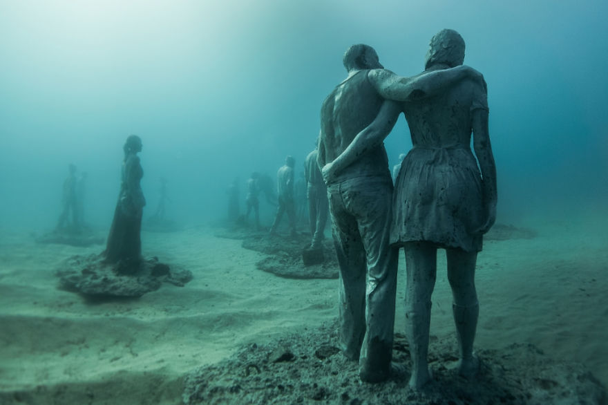 breathtaking-underwater-museum-turns-ocean-floor-into-art-gallery-and-doubles-as-artificial-ree-15__880